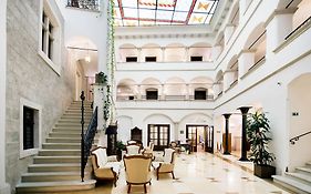 Arcadia Boutique Hotel